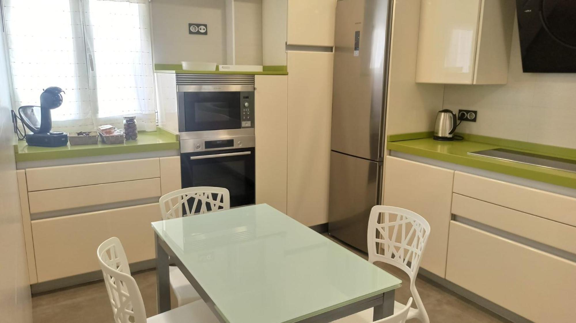 Apartamento Ohana, Apartamento-parking Privado Gratis-centrico-wifi-ascensor-sin Cuestas-82m2 *